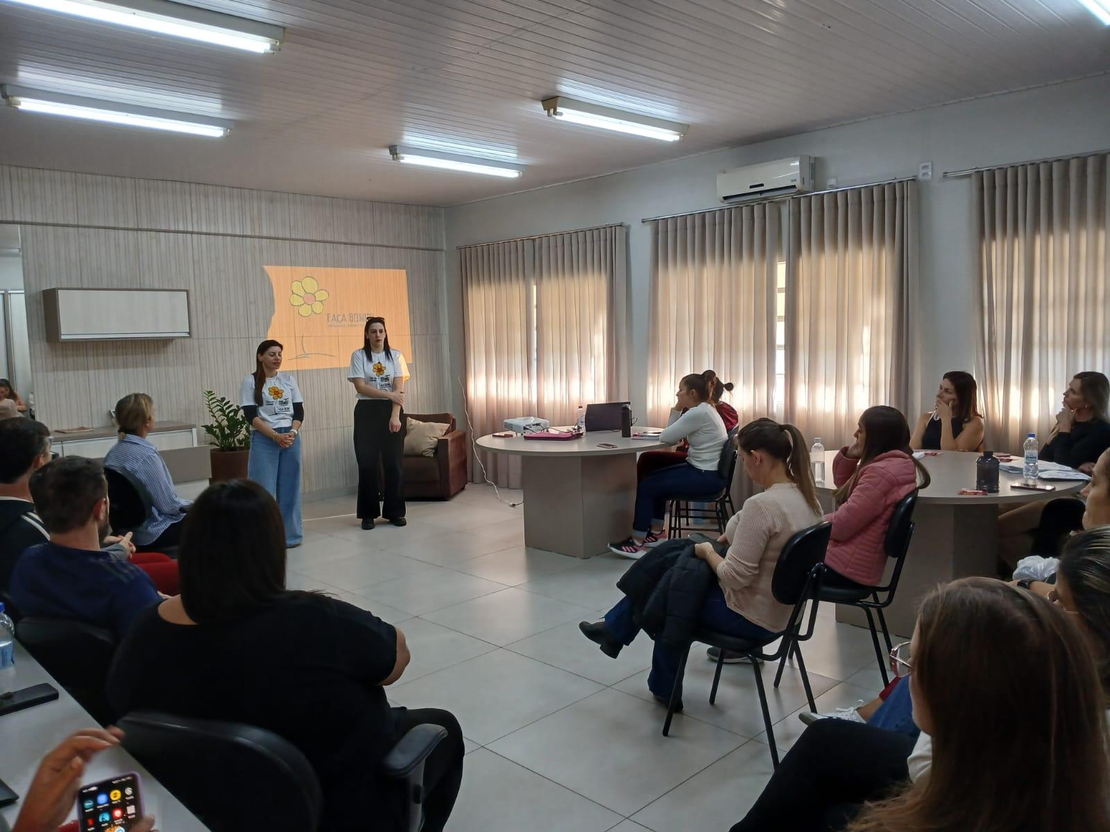 Professores da Rede Municipal Participam de Capacitação sobre Combate ao Abuso Infantil