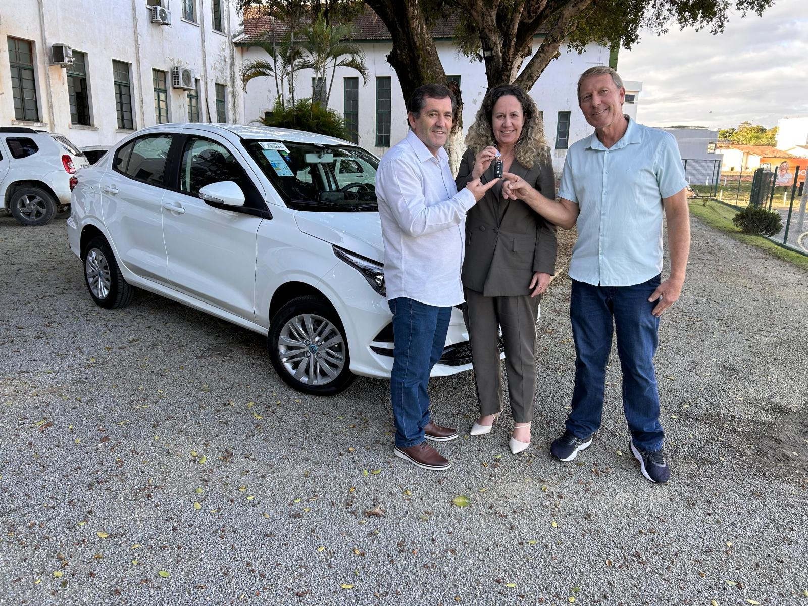 São Ludgero recebe novo veículo para reforçar transporte de pacientes na área da saúde