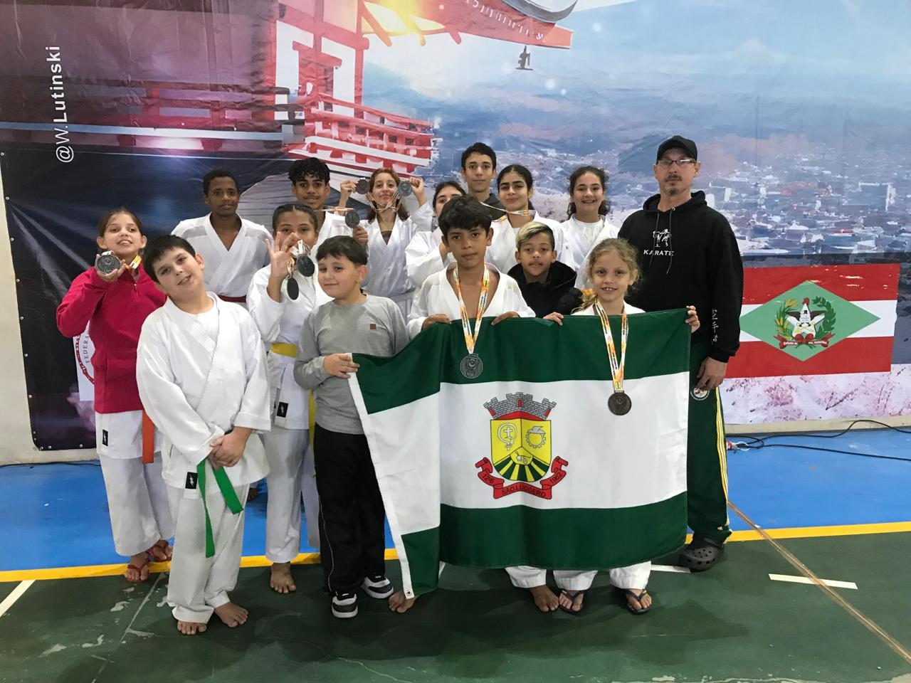Equipe de Karatê de São Ludgero conquista 9 medalhas na 2ª Etapa do Campeonato Catarinense...