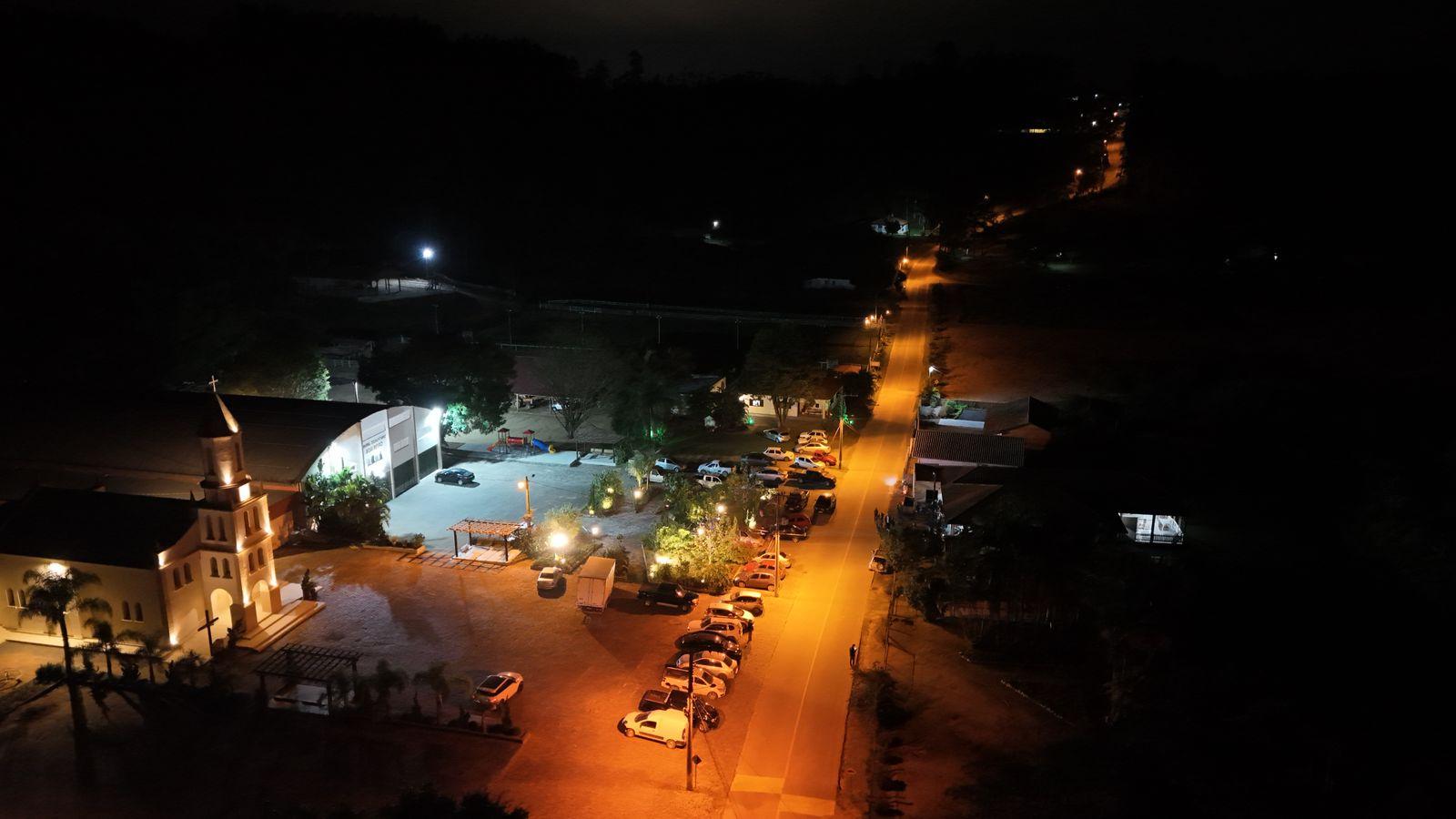 Iluminação pública chega às estradas do interior de São Ludgero: compromisso com mais...