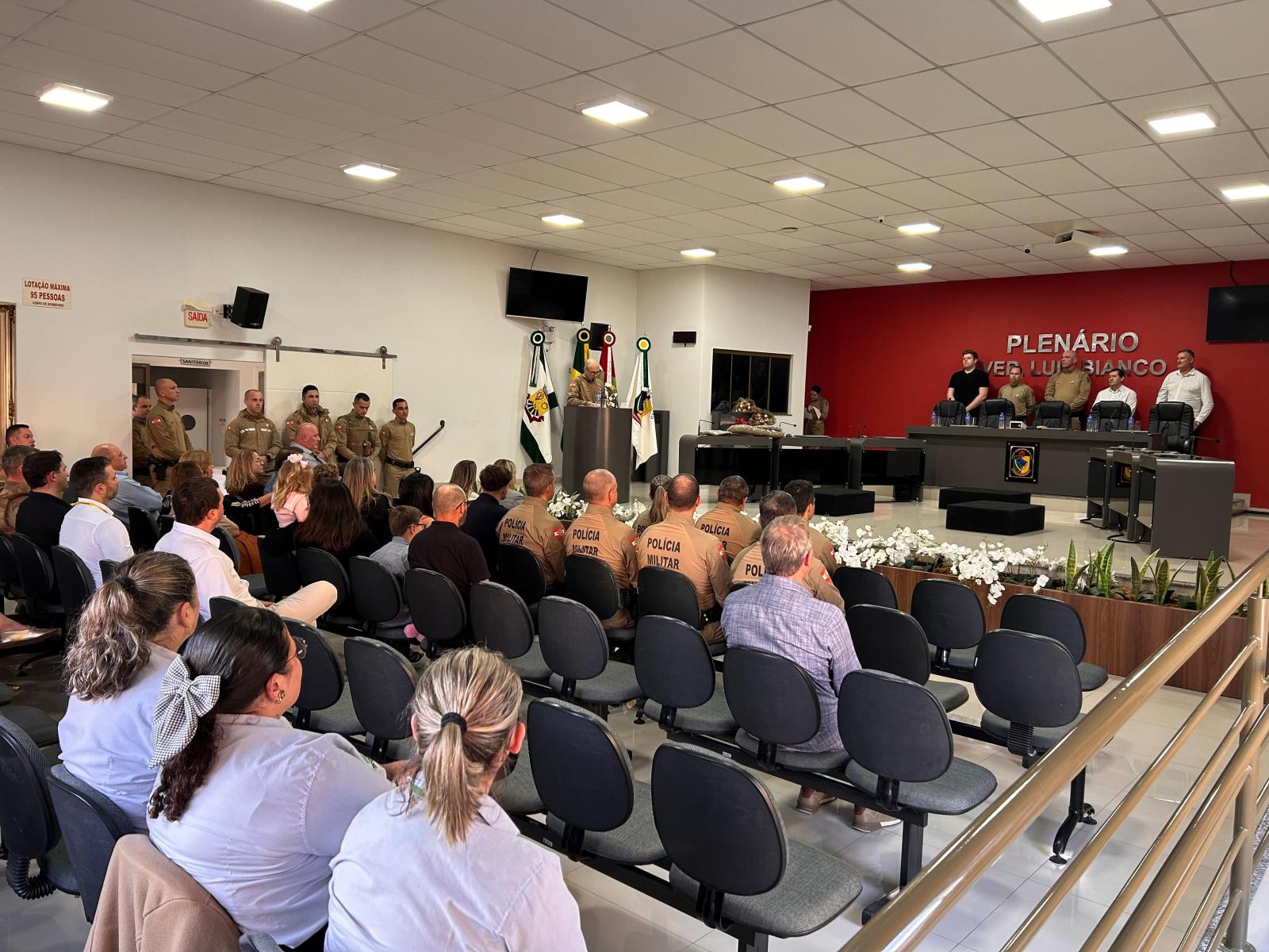 Prefeitura de São Ludgero realiza entrega de fardamento e câmeras de segurança durante...