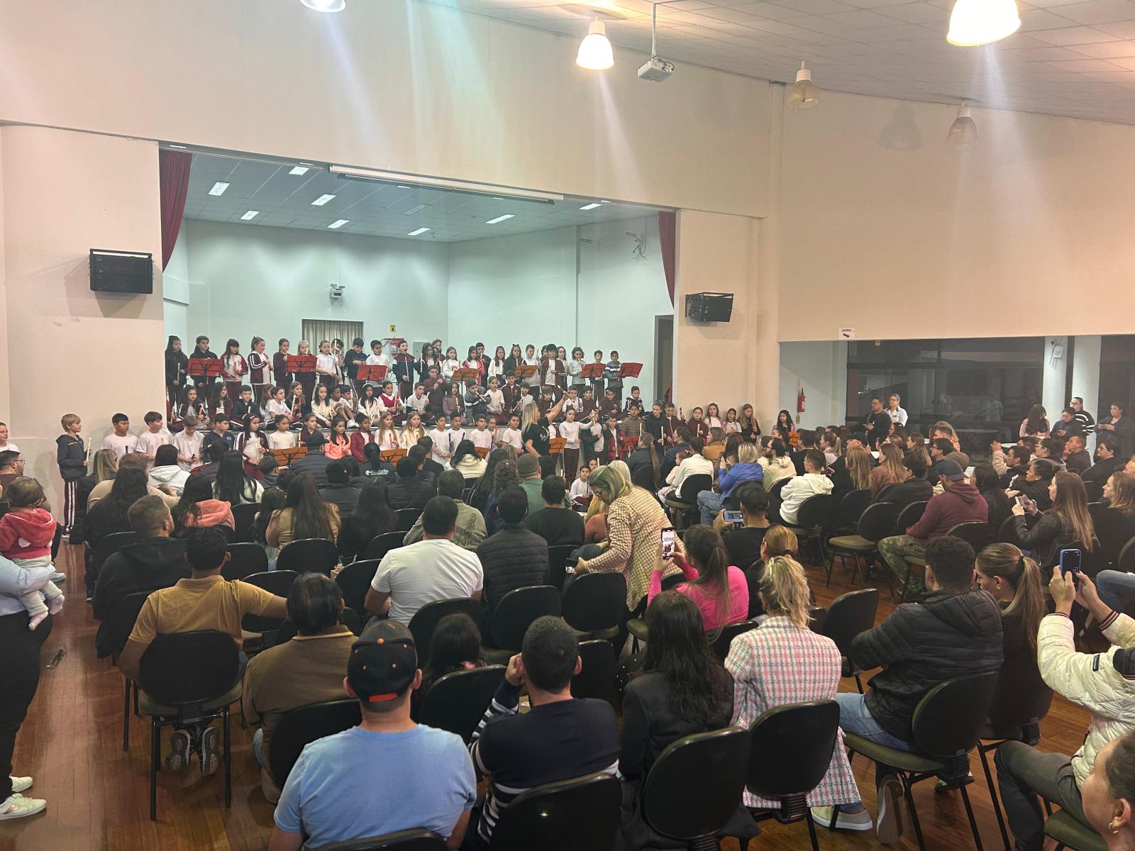 Noite de Emoção e Talento: Orquestra Infantojuvenil encanta público em São Ludgero