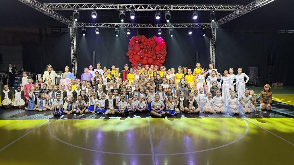 Espetáculo de dança emociona São Ludgero com o tema “Amor, o maior de todos os dons”