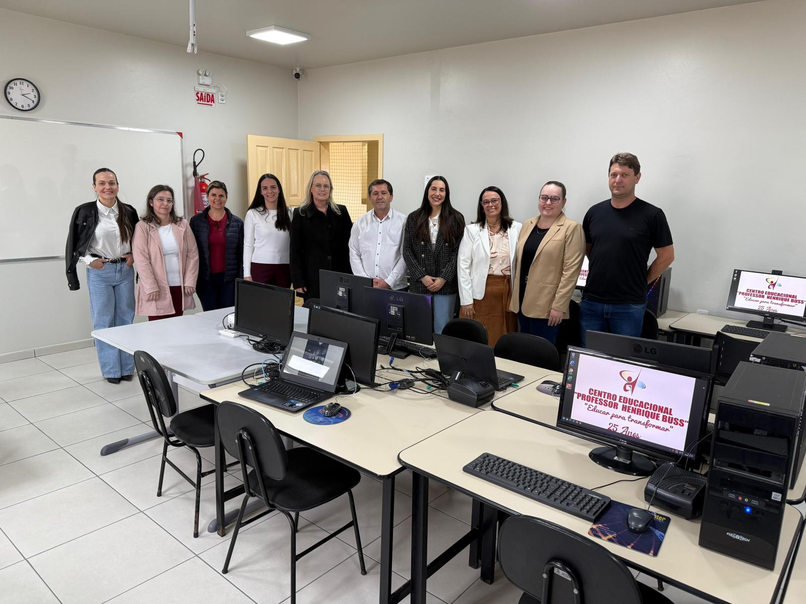 Reinaugurada a sala de informática do Centro Educacional Professor Henrique Buss
