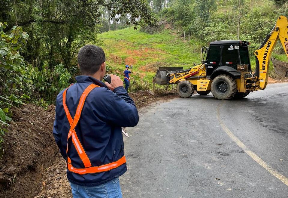 Ampliação da rede de abastecimento de água no acesso ao bairro Bom Retiro entra na fase final