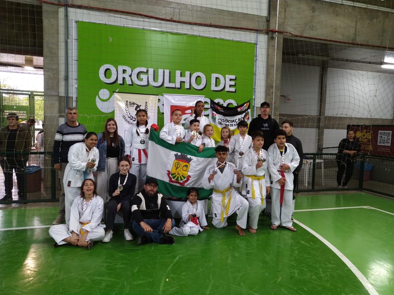 Atletas de São Ludgero conquistam 17 medalhas na Copa Criciúma de Karatê