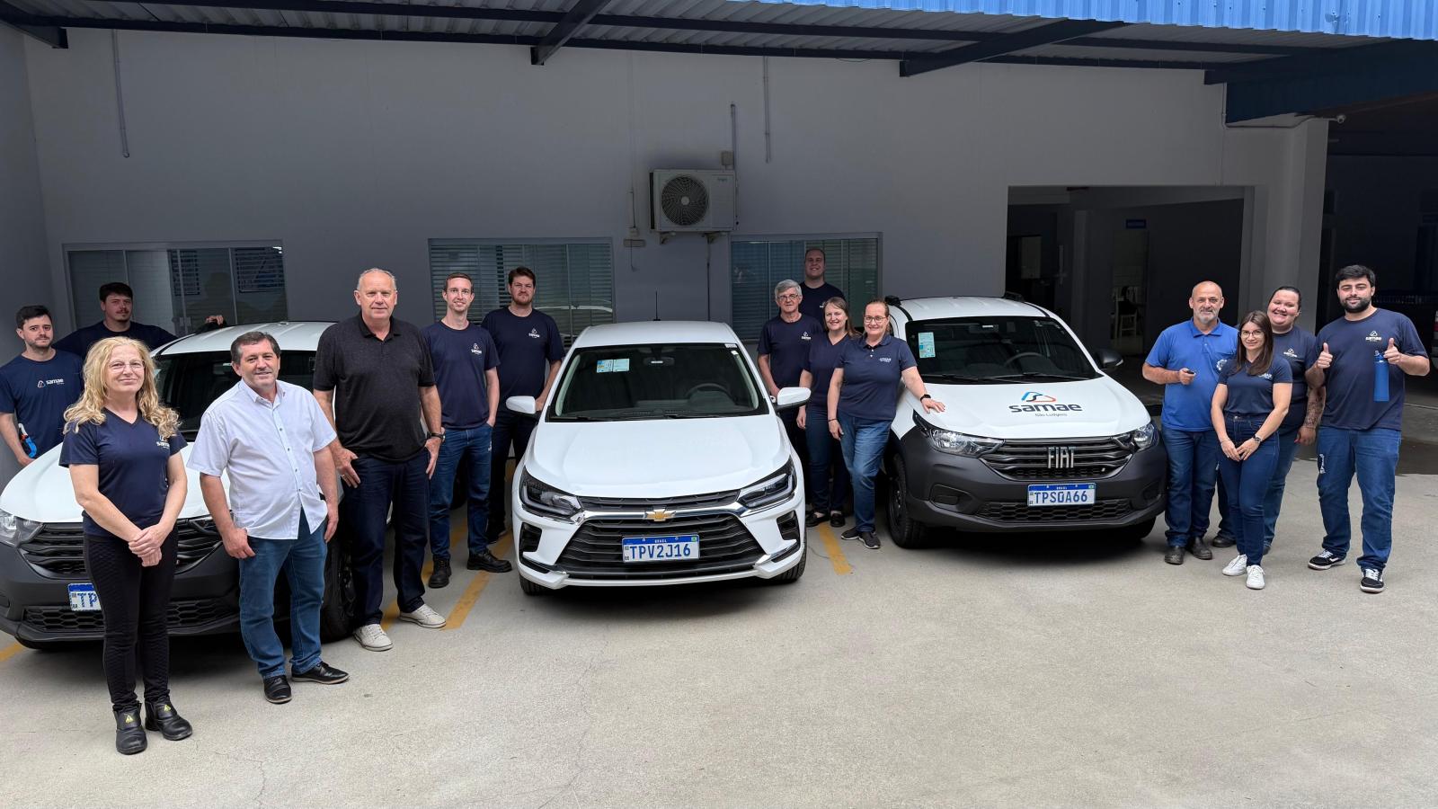 Prefeito Paulo Sérgio Lorenzetti realiza entrega de novos veículos ao SAMAE