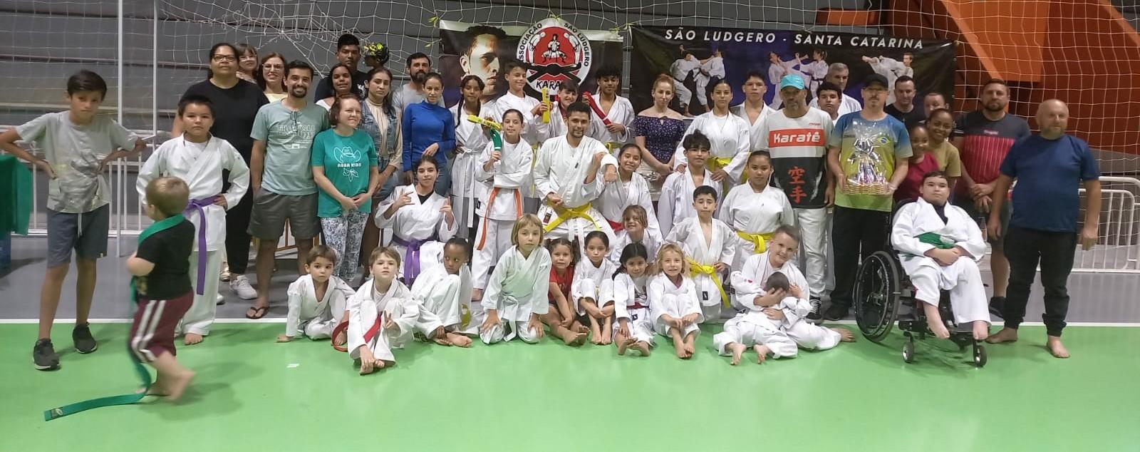 Equipe de Karatê de São Ludgero encerra o ano com confraternização, exame de faixas e balanço...